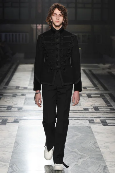 Look 24